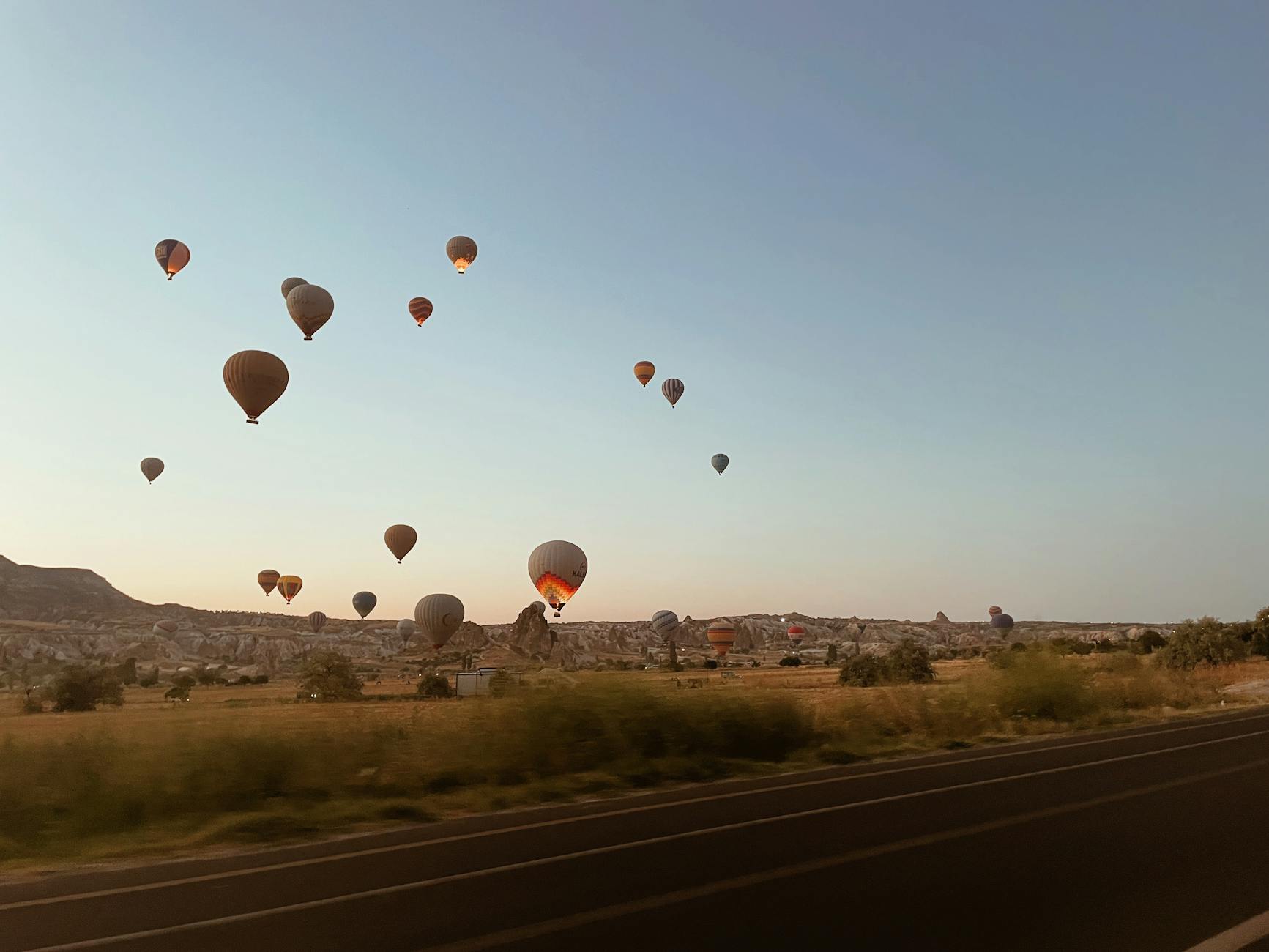 Kapadokya Sıcak Hava Balonu 2026 — Fiyatlar, Paketler ve Rezervasyon (Standart €165, Deluxe €295)
