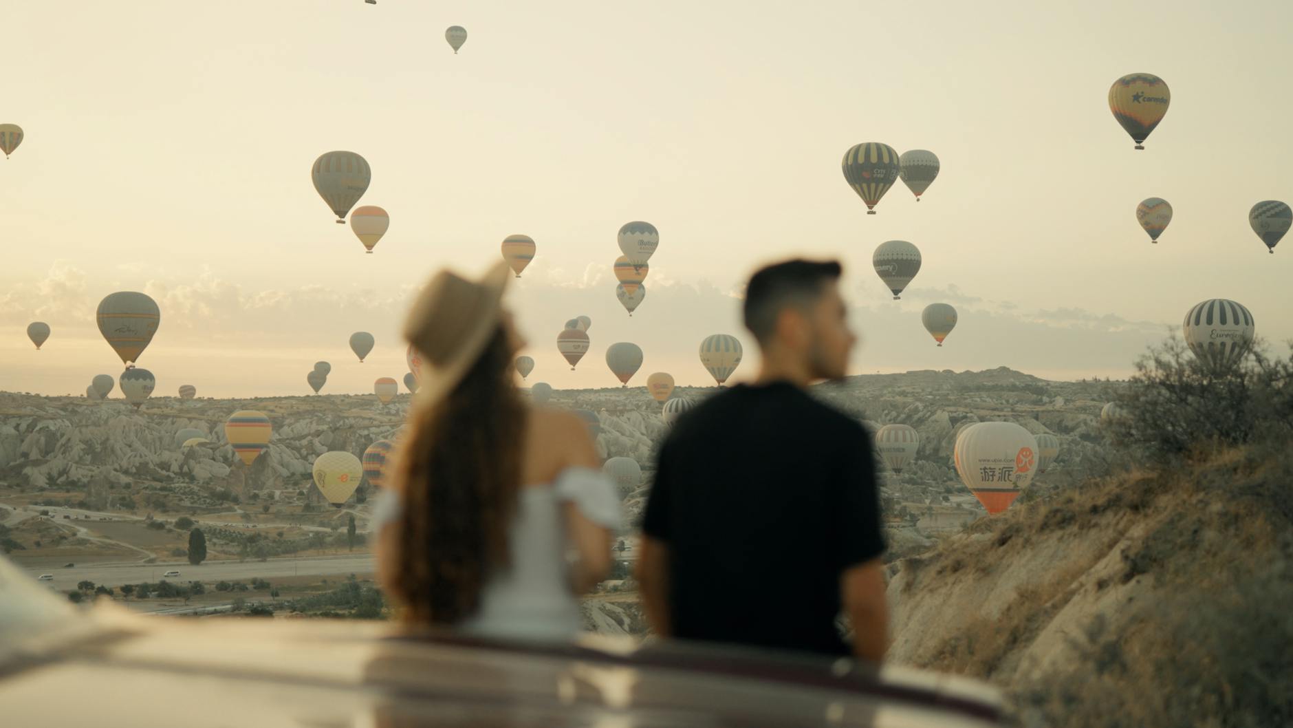 Kapadokya'nın En İyi 15 Fotoğraf Noktası — Çekim Saati, Yön ve Lens Rehberi 2026